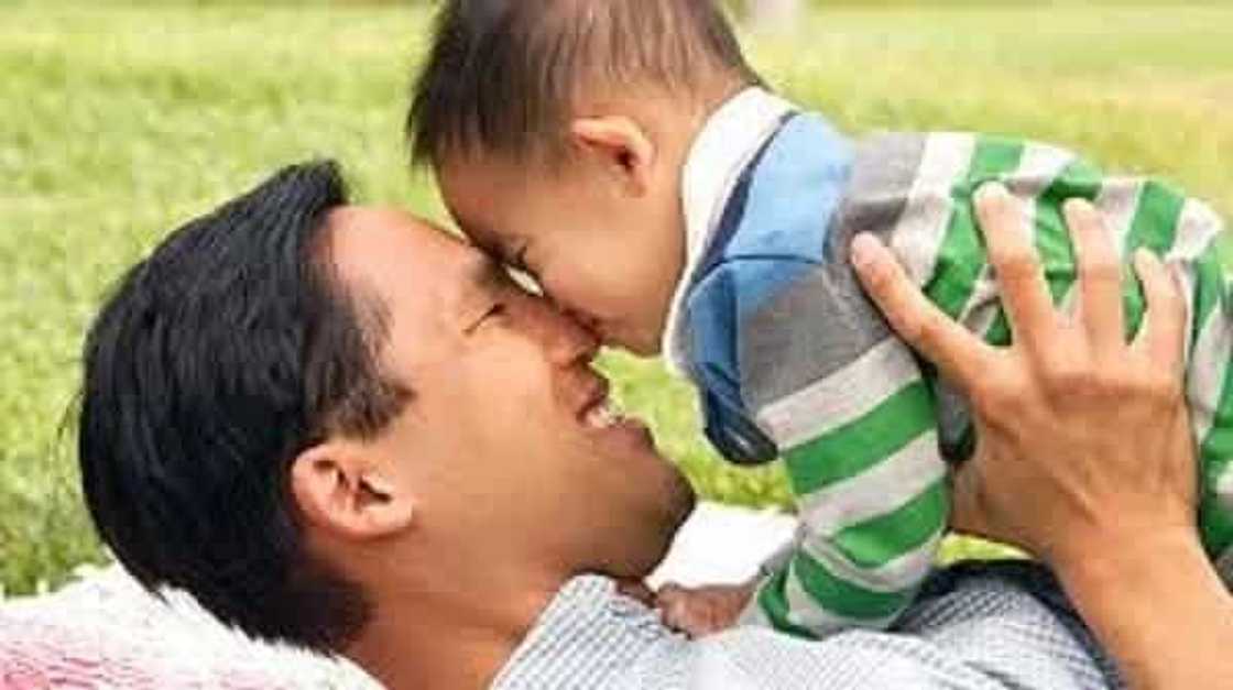 Batang ama, naging barbero, mangingisda, construction worker at gasoline buhay para buhayin ang pamilya Batang ama, naging barbero, mangingisda, construction worker at gasoline buhay para buhayin ang pamilya