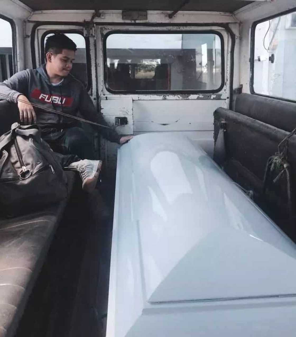 Undying Love! Heartbreaking story of a husband who lets her wife wear her wedding dress in coffin, so that he could 'propose' to her again in heaven Undying Love! Heartbreaking story of a husband who lets her wife wear her wedding dress in coffin, so that he could 'propose' to her again in heaven