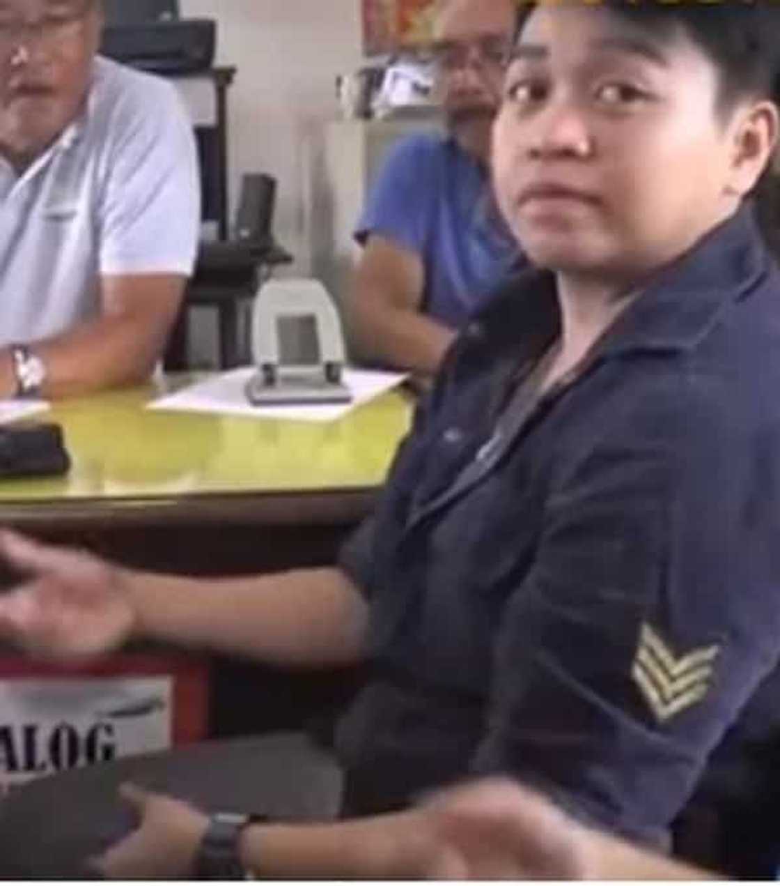 OFW na ex-gf ng tomboy, umiiyak, nagpasaklolo upang mabawi passbook, pera at gadgets sa nagtataksil na jowa OFW na ex-gf ng tomboy, umiiyak, nagpasaklolo upang mabawi passbook, pera at gadgets sa nagtataksil na jowa