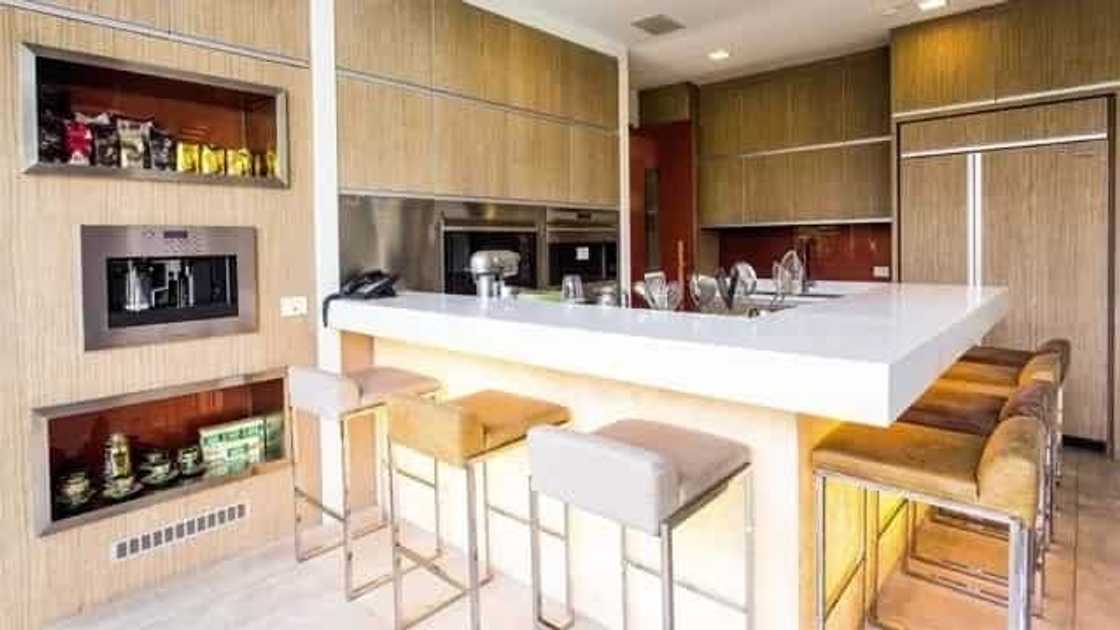 Coco Martin gives an awesome tour of his lavish house in Quezon City Coco Martin gives an awesome tour of his lavish house in Quezon City