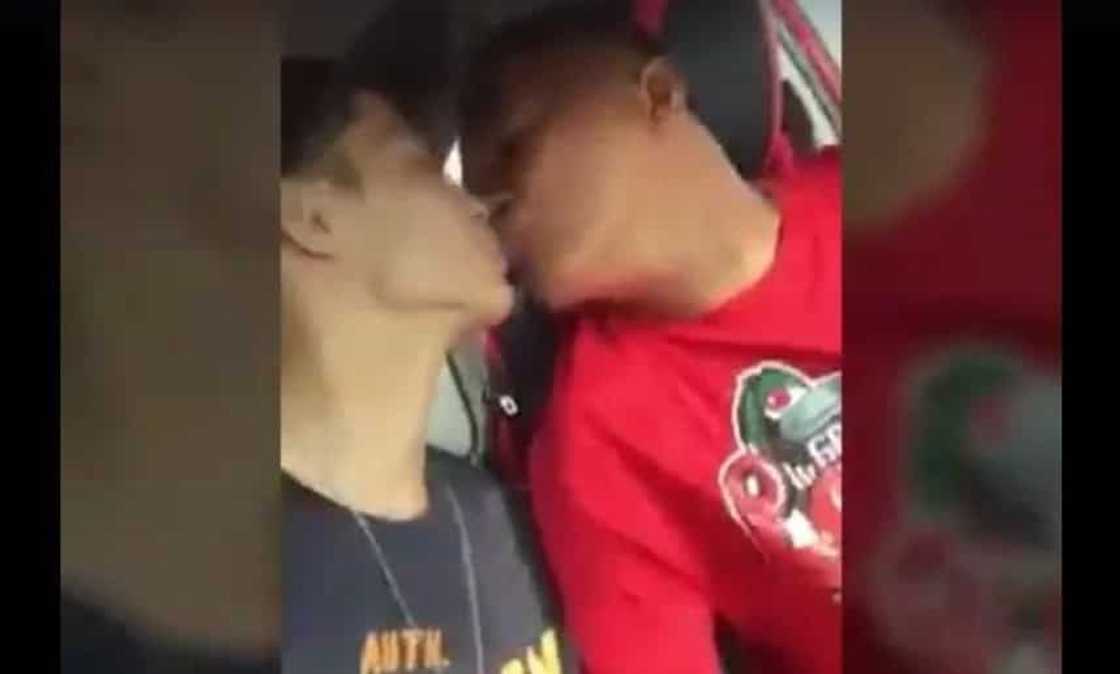 Gay couple shares video of magical kiss Gay couple shares video of magical kiss