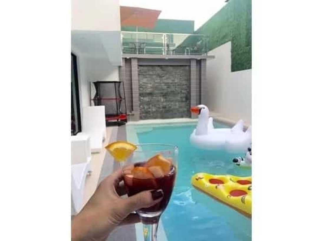swimming-pool swimming-pool