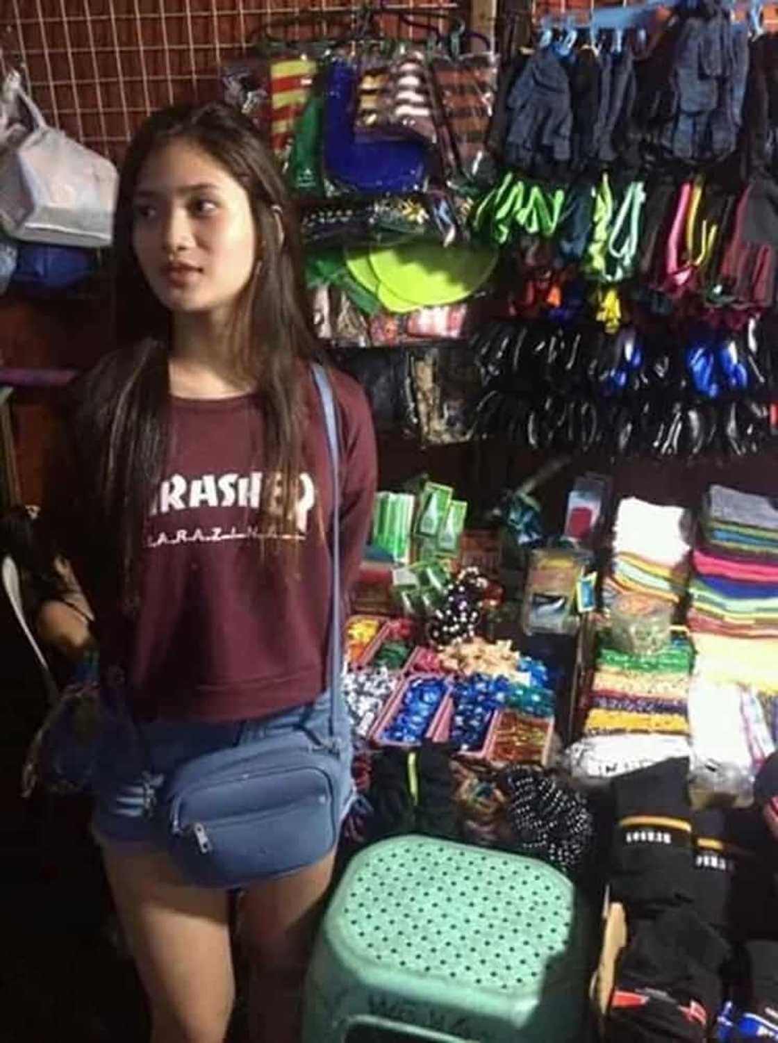 'Payong girl' near Farmer's Mall Cubao goes viral for being a certified headturner 'Payong girl' near Farmer's Mall Cubao goes viral for being a certified headturner