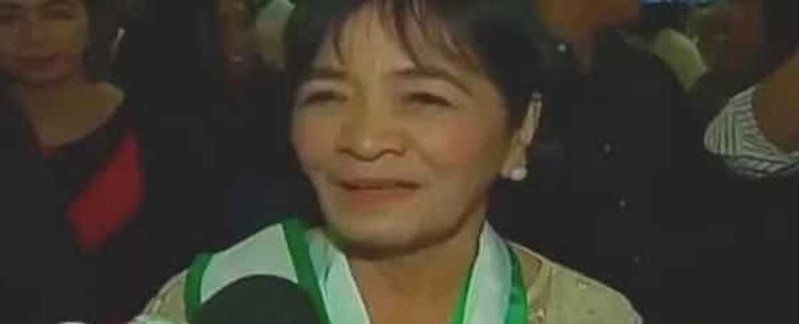 grandma-graduates-senior-high-school grandma-graduates-senior-high-school