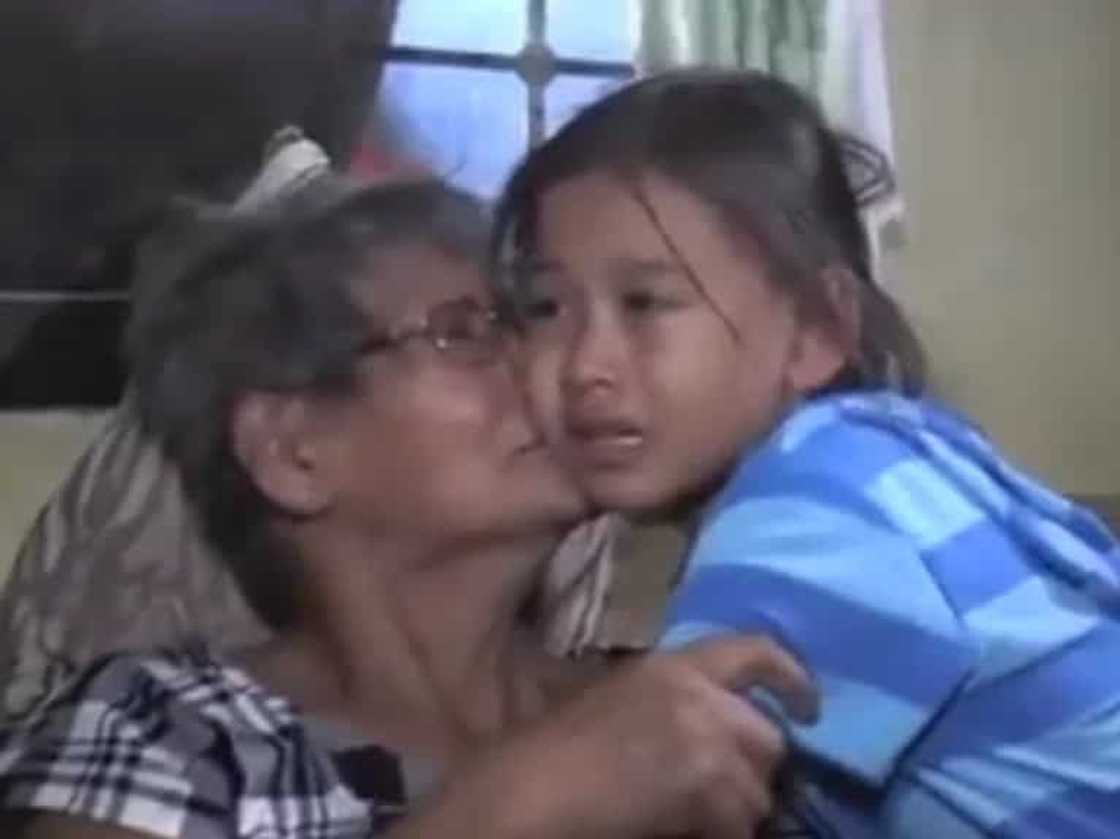 Makabagbag damdamin! Granny faints during an emotional farewell with grandchildren Makabagbag damdamin! Granny faints during an emotional farewell with grandchildren