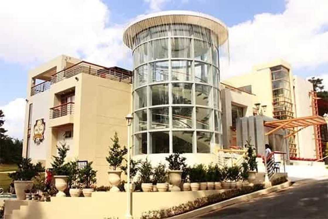 Sila ang totoong yayamanin! Luxurious celebrity homes with elevators Sila ang totoong yayamanin! Luxurious celebrity homes with elevators