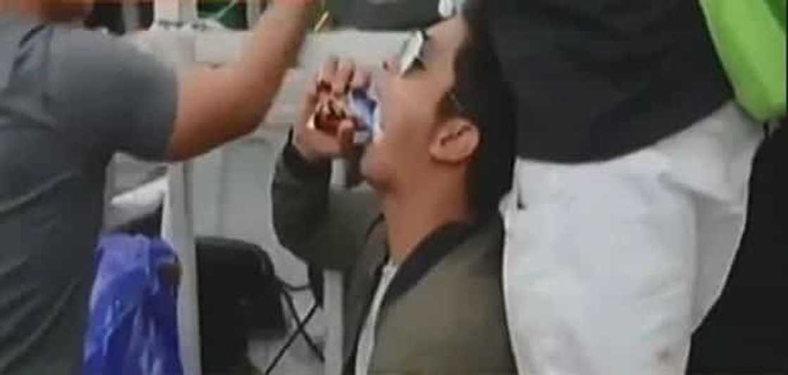 Coco Martin eats just like anybody else Coco Martin eats just like anybody else