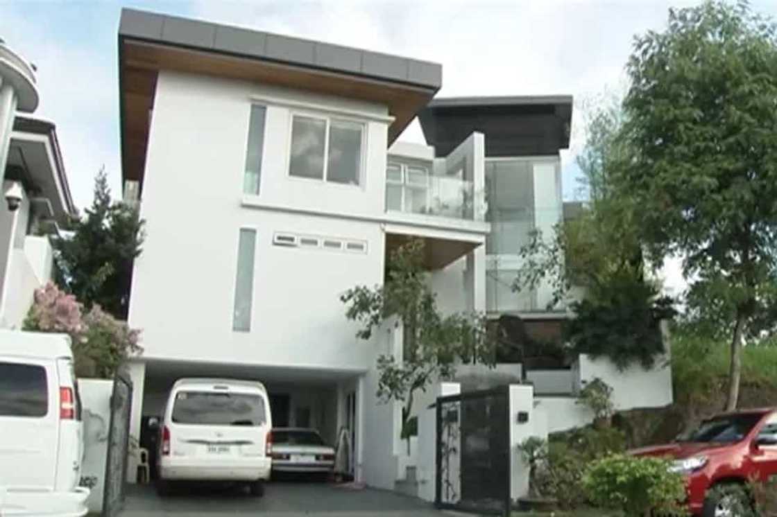 Sila ang totoong yayamanin! Luxurious celebrity homes with elevators