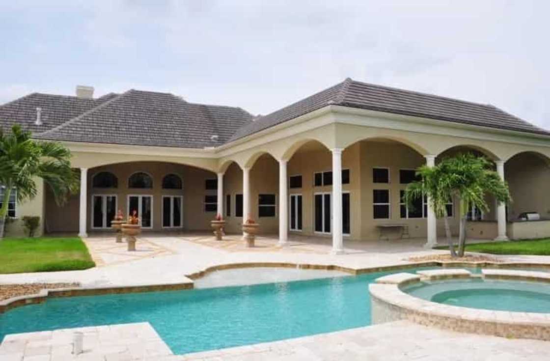Nakakalula sa ganda! Dwayne ‘The Rock’ Johnson's house tour of his $3.4 million or P170M luxurious mansion Nakakalula sa ganda! Dwayne ‘The Rock’ Johnson's house tour of his $3.4 million or P170M luxurious mansion
