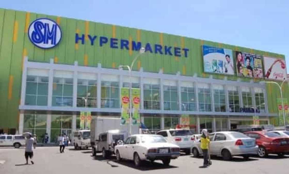 Hypermarket employee eats corned beef due to hunger