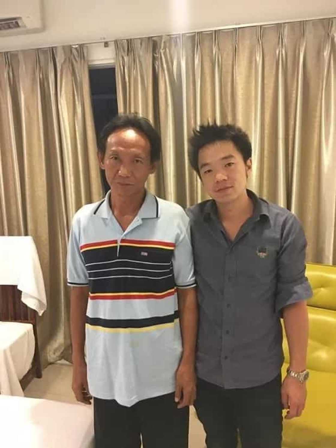 Homeless man receives reward for returning a wallet Homeless man receives reward for returning a wallet