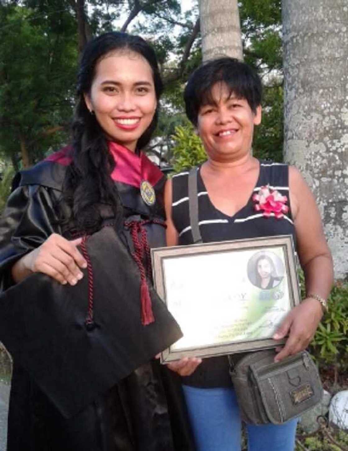 Anak ng kargador, proud na nakapagtapos sa sikap at sakripisyo ng kanyang ama Anak ng kargador, proud na nakapagtapos sa sikap at sakripisyo ng kanyang ama