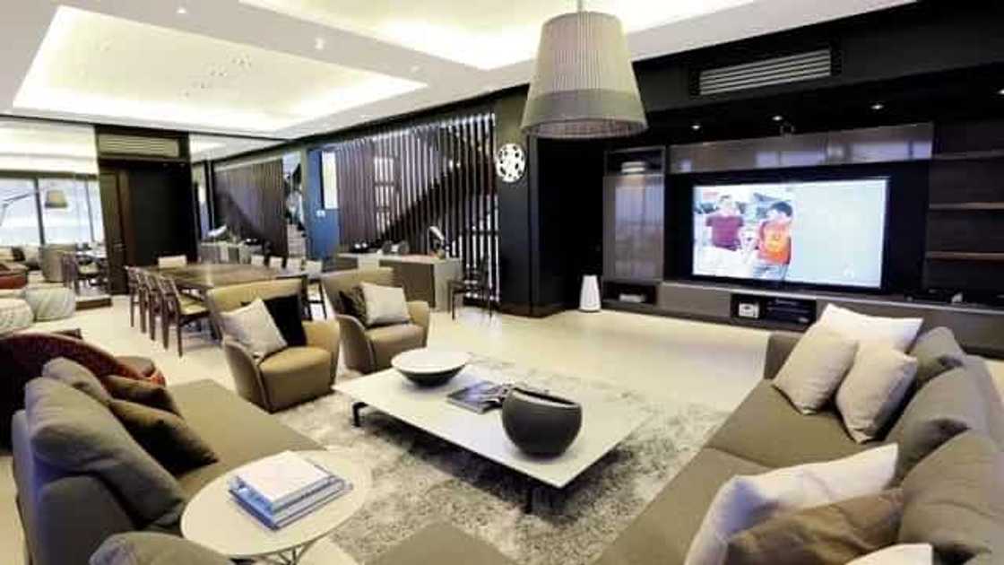 Bahay o resort? Willie Revillame's hilltop Tagaytay mansion stuns netizens with its breathtaking beauty Bahay o resort? Willie Revillame's hilltop Tagaytay mansion stuns netizens with its breathtaking beauty