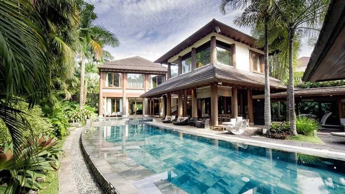 Willie Revillame’s enormous house in Quezon City looks like a luxurious resort Willie Revillame’s enormous house in Quezon City looks like a luxurious resort