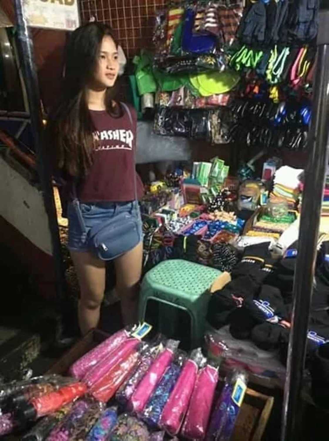 'Payong girl' near Farmer's Mall Cubao goes viral for being a certified headturner 'Payong girl' near Farmer's Mall Cubao goes viral for being a certified headturner