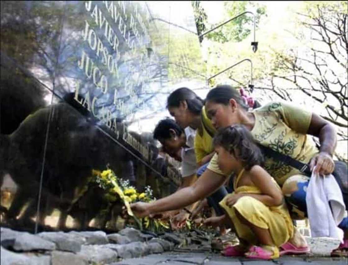 DEBATE: Should late President Marcos be buried in the Heroes’ Cemetery? DEBATE: Should late President Marcos be buried in the Heroes’ Cemetery?