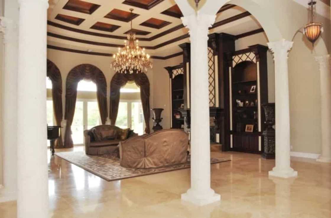 Nakakalula sa ganda! Dwayne ‘The Rock’ Johnson's house tour of his $3.4 million or P170M luxurious mansion Nakakalula sa ganda! Dwayne ‘The Rock’ Johnson's house tour of his $3.4 million or P170M luxurious mansion
