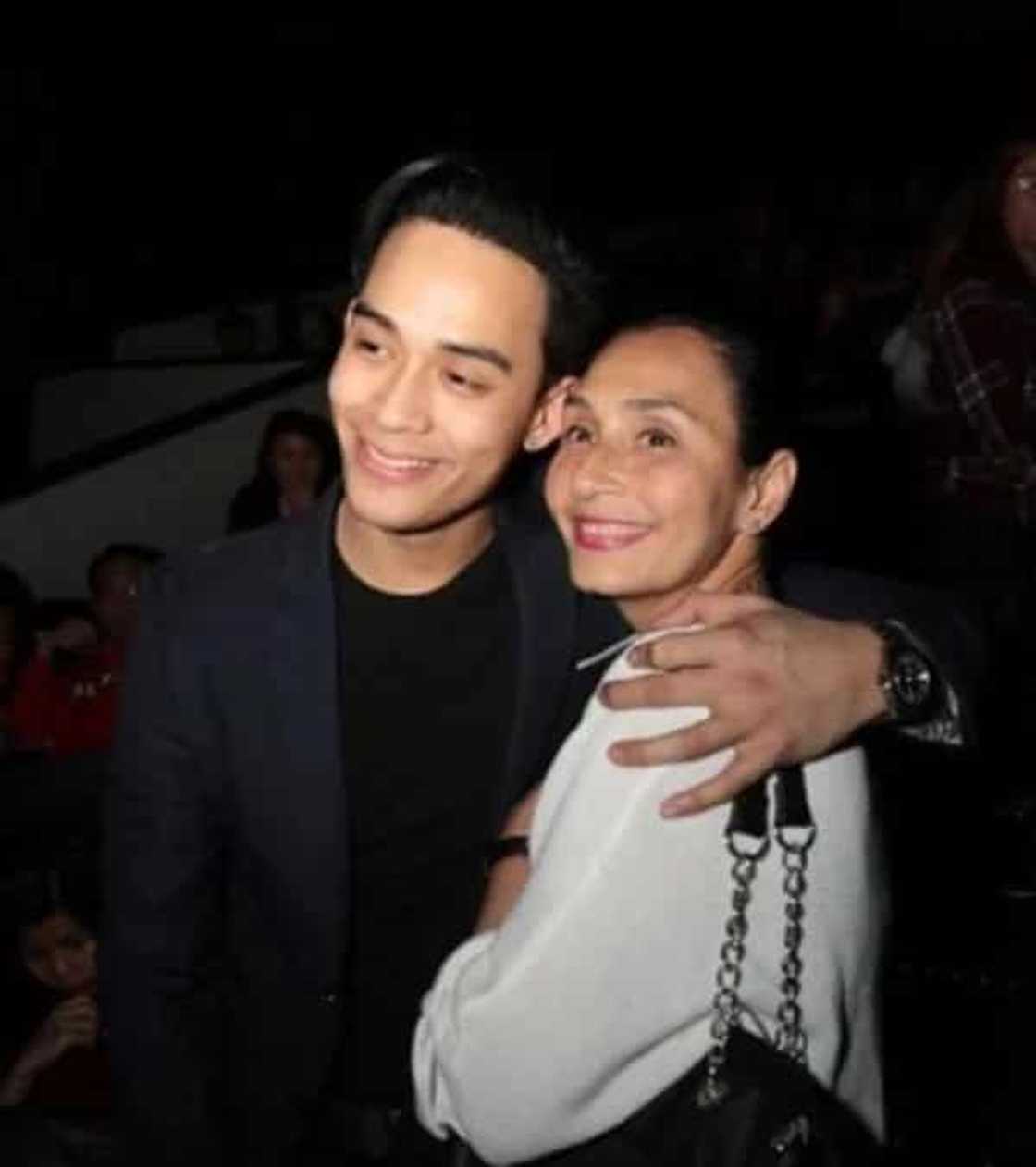 Teresa Loyzaga pinatulan mga netizens na bumabatikos sa Boracay photo ni Diego Loyzaga Teresa Loyzaga pinatulan mga netizens na bumabatikos sa Boracay photo ni Diego Loyzaga