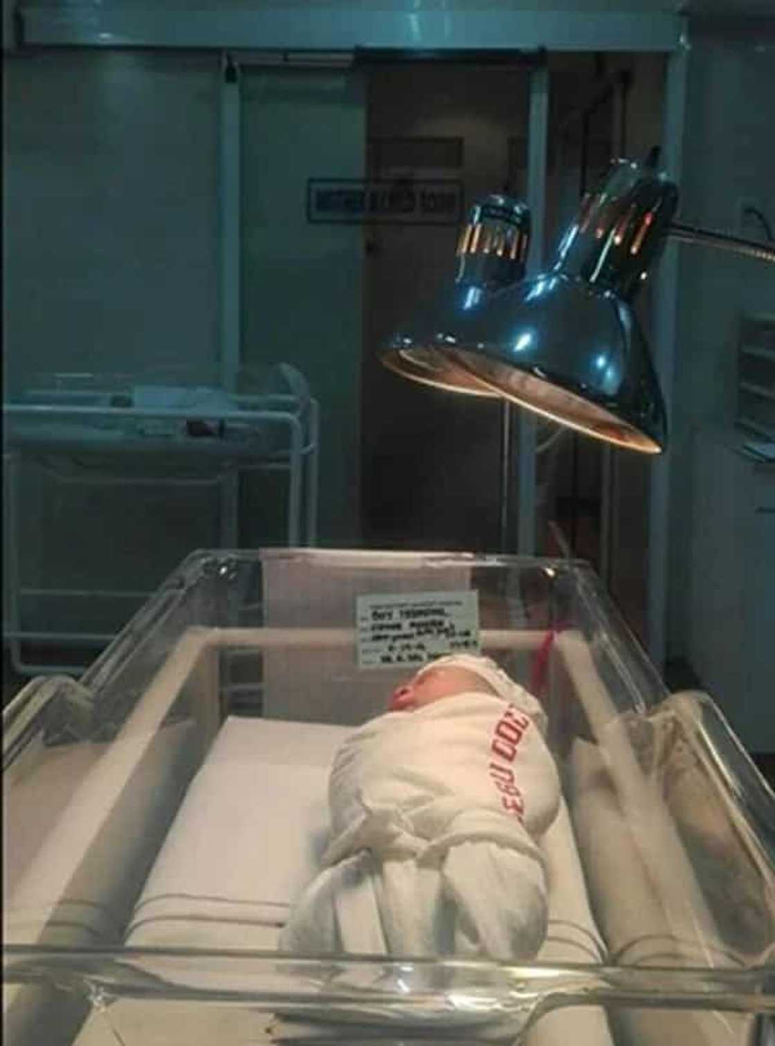 Teen nabuntis sa murang edad na 18, tiniis ang mapanghusgang tingin ng mga tao para makamit MedTech degree niya Teen nabuntis sa murang edad na 18, tiniis ang mapanghusgang tingin ng mga tao para makamit MedTech degree niya