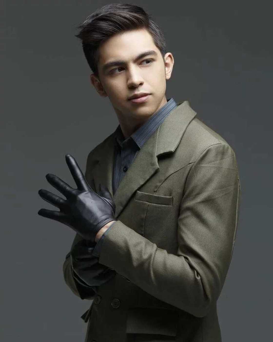 Top 4 most handsome young Kapuso actors. Rounding up the top 4 young good looking matinee idols of today. Top 4 most handsome young Kapuso actors. Rounding up the top 4 young good looking matinee idols of today.