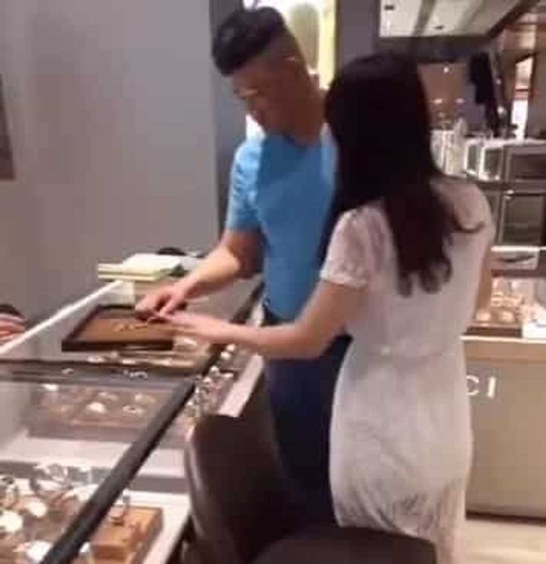 VIDEO: Chinese woman pulls down boyfriend’s pants for refusing to buy her jewelry VIDEO: Chinese woman pulls down boyfriend’s pants for refusing to buy her jewelry