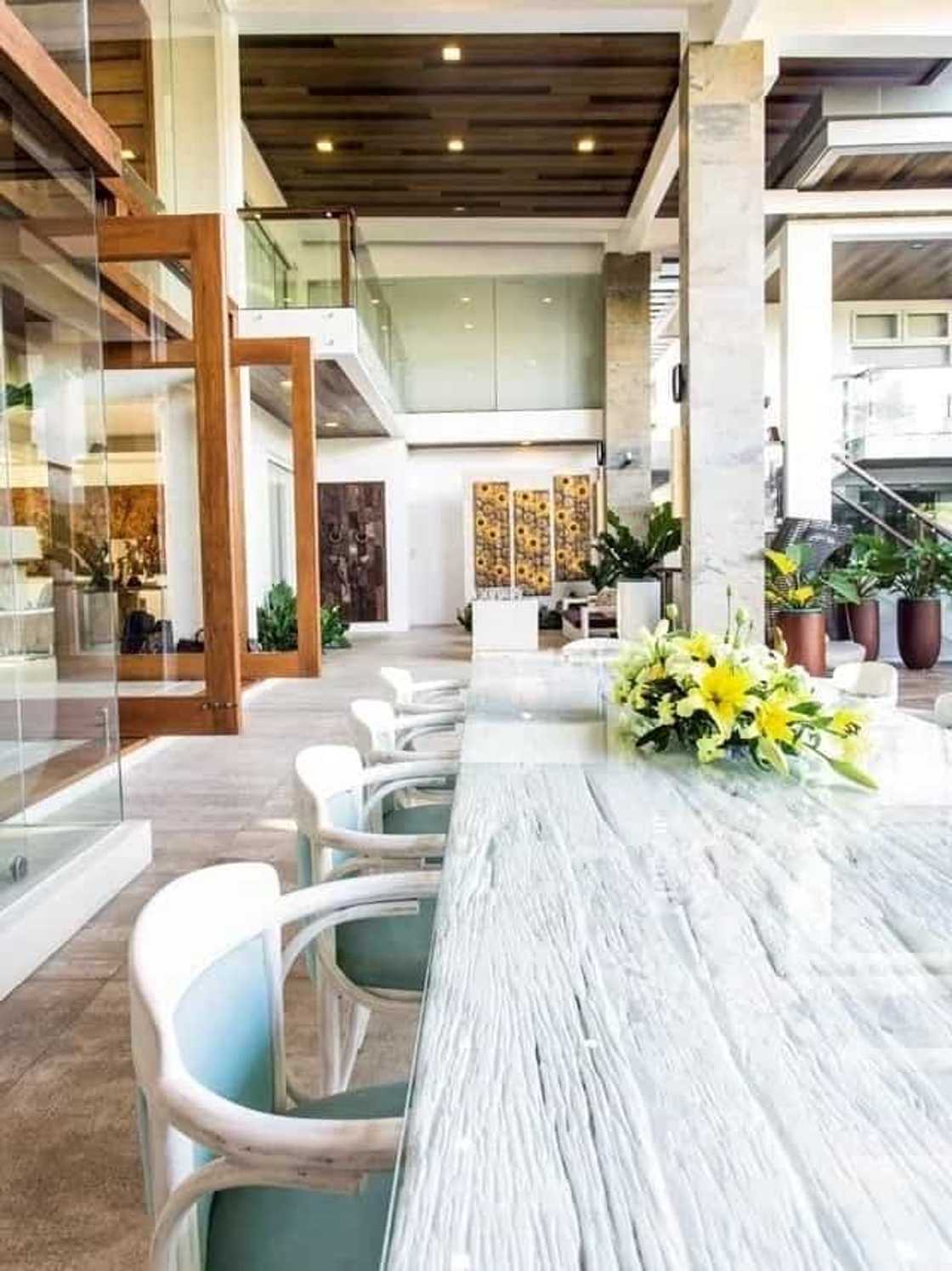 Coco Martin gives an awesome tour of his lavish house in Quezon City Coco Martin gives an awesome tour of his lavish house in Quezon City