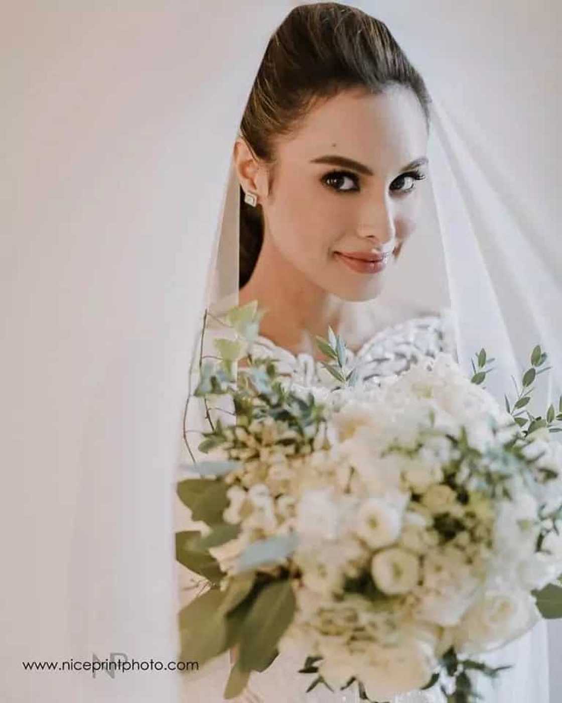 Max Collins wows guests in her Francis Libiran wedding gown Max Collins wows guests in her Francis Libiran wedding gown