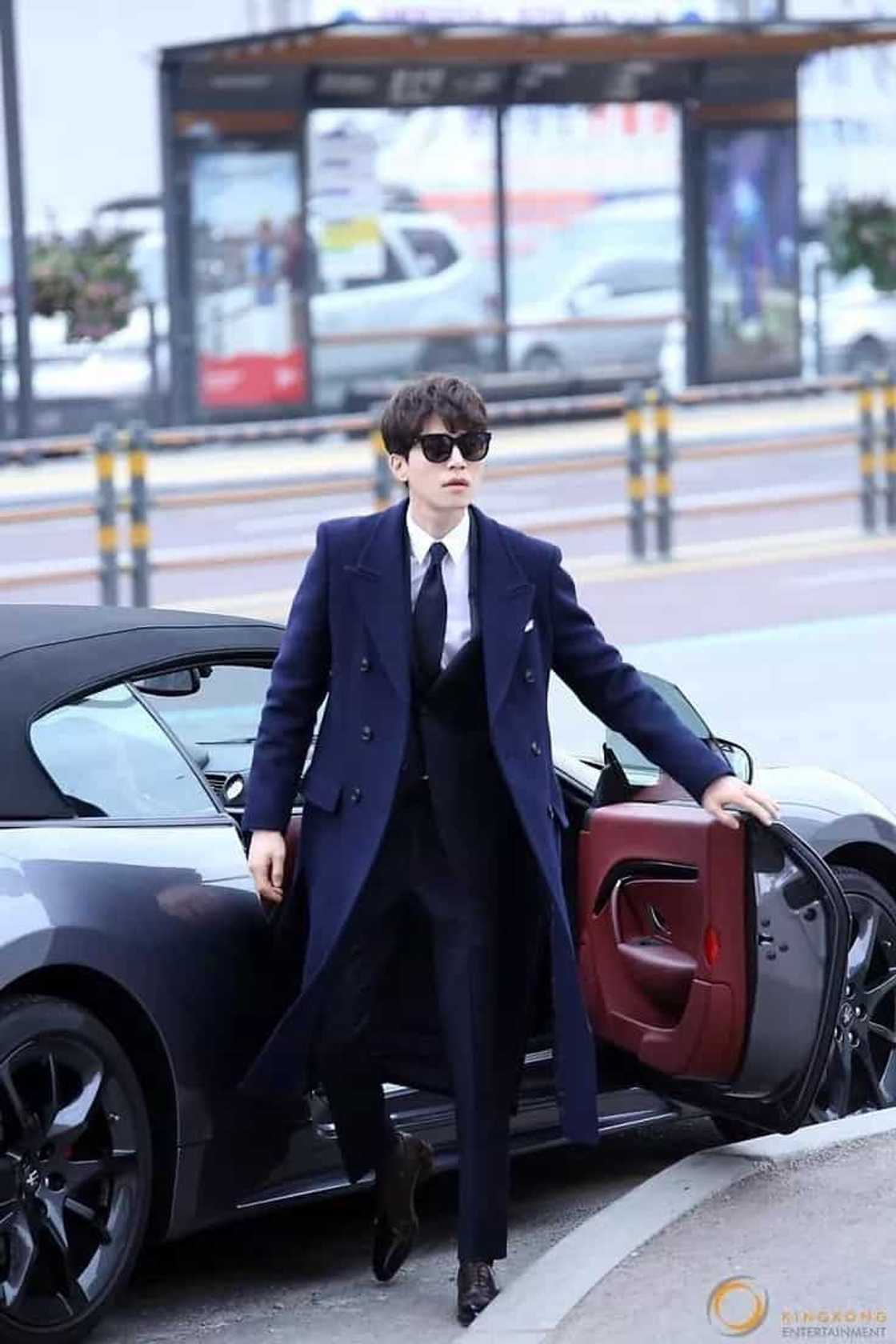 Five interesting facts that you might not know about Lee Dong Wook. There's more to the Grim Reaper than meets the eye. Read on! Five interesting facts that you might not know about Lee Dong Wook. There's more to the Grim Reaper than meets the eye. Read on!