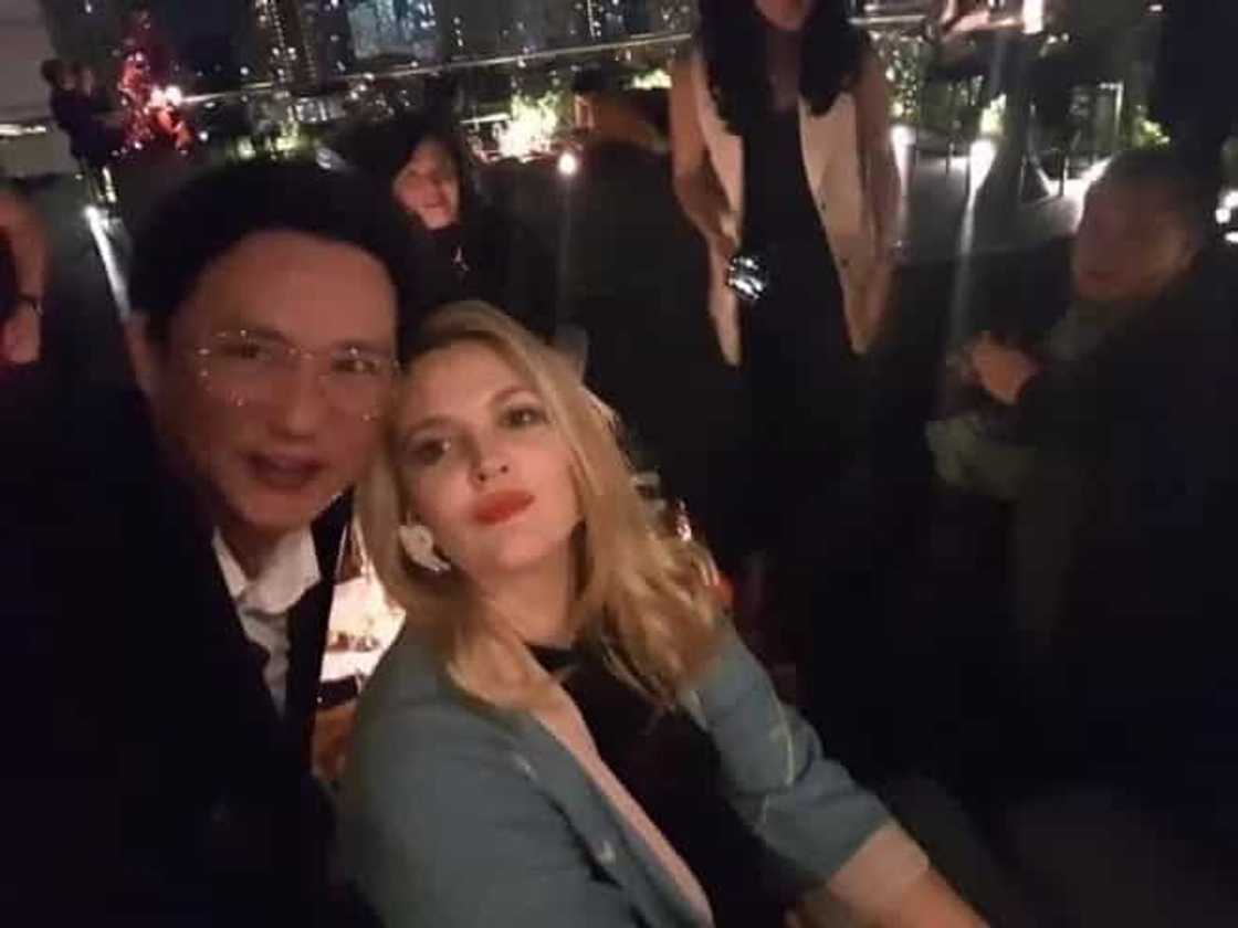 Chill-ah in Manila: Drew Barrymore spotted hanging out with Pinoy friends over drinks Chill-ah in Manila: Drew Barrymore spotted hanging out with Pinoy friends over drinks