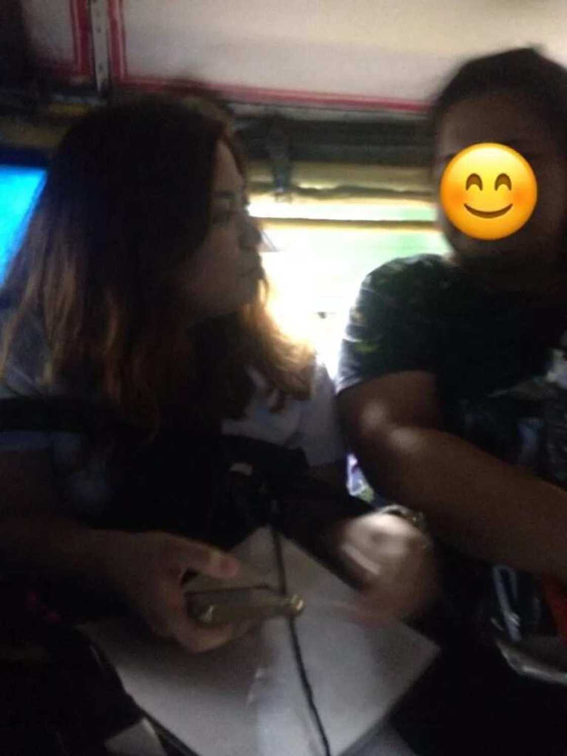 Future dentists wear placards in public offering ‘libre bunot, linis, pasta at pustiso’ Future dentists wear placards in public offering ‘libre bunot, linis, pasta at pustiso’