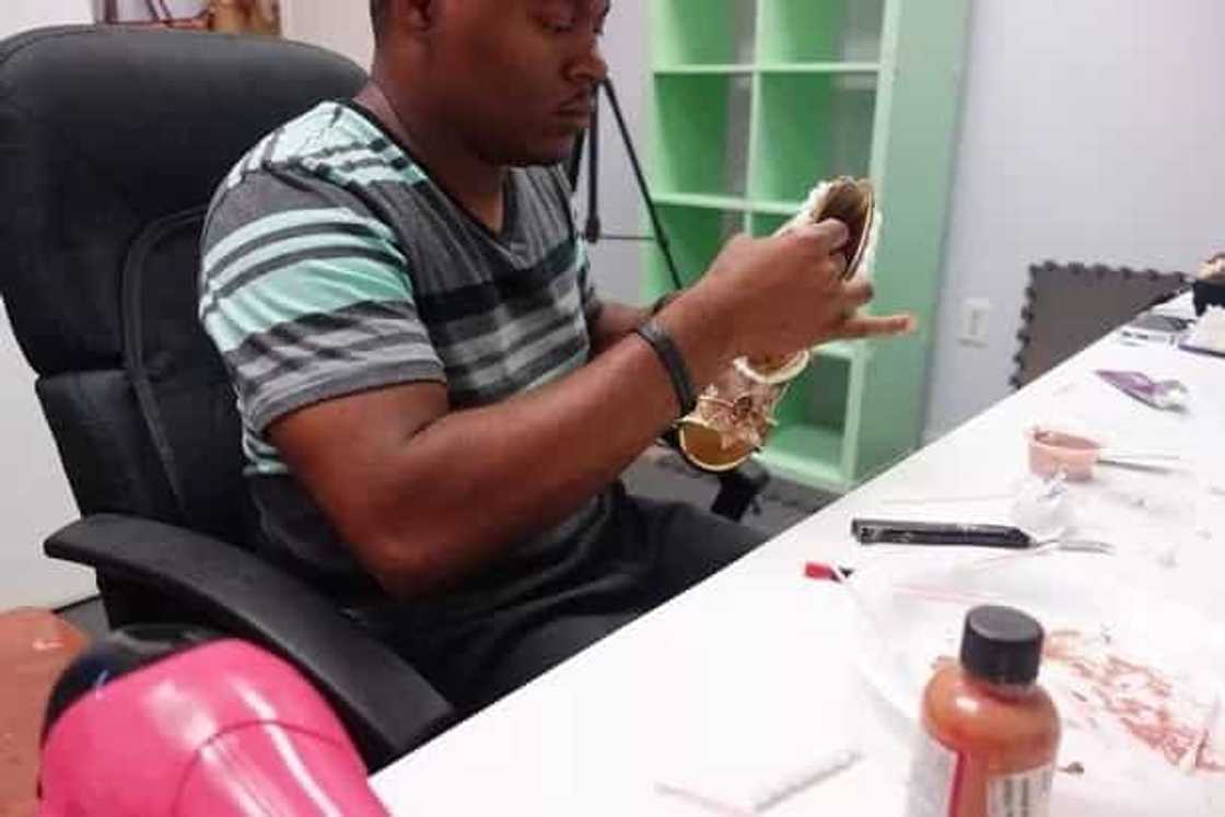 Nakakalula ang presyo! Ito ang pinakamahal na sapatos sa buong mundo na nagkakahalaga ng P766M! Nakakalula ang presyo! Ito ang pinakamahal na sapatos sa buong mundo na nagkakahalaga ng P766M!