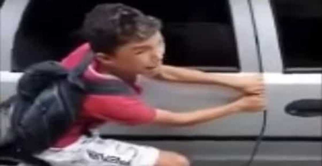 crushed-fingers crushed-fingers