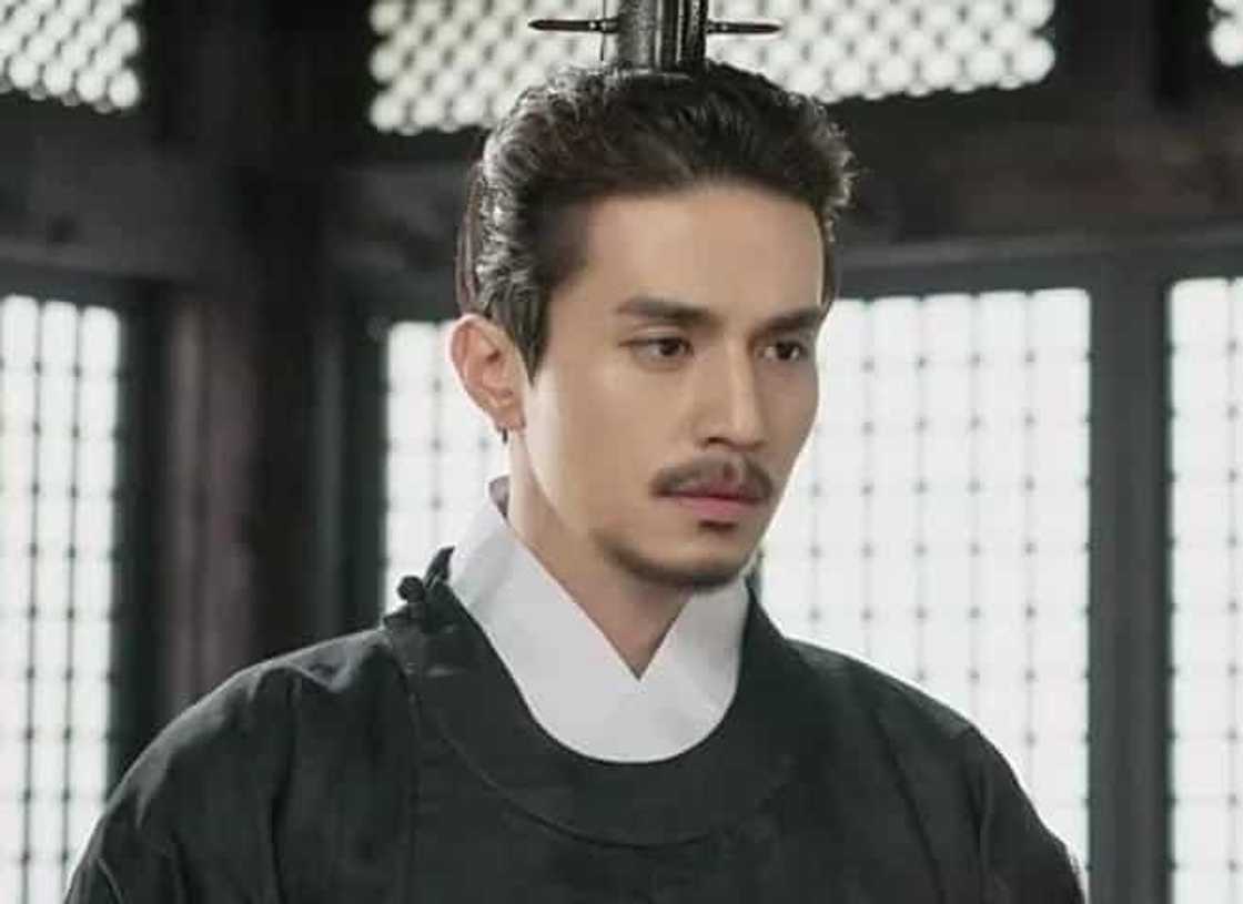 Five interesting facts that you might not know about Lee Dong Wook. There's more to the Grim Reaper than meets the eye. Read on! Five interesting facts that you might not know about Lee Dong Wook. There's more to the Grim Reaper than meets the eye. Read on!