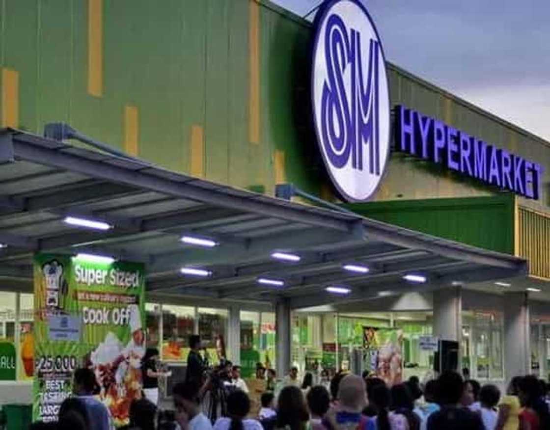 Hypermarket employee eats corned beef due to hunger Hypermarket employee eats corned beef due to hunger