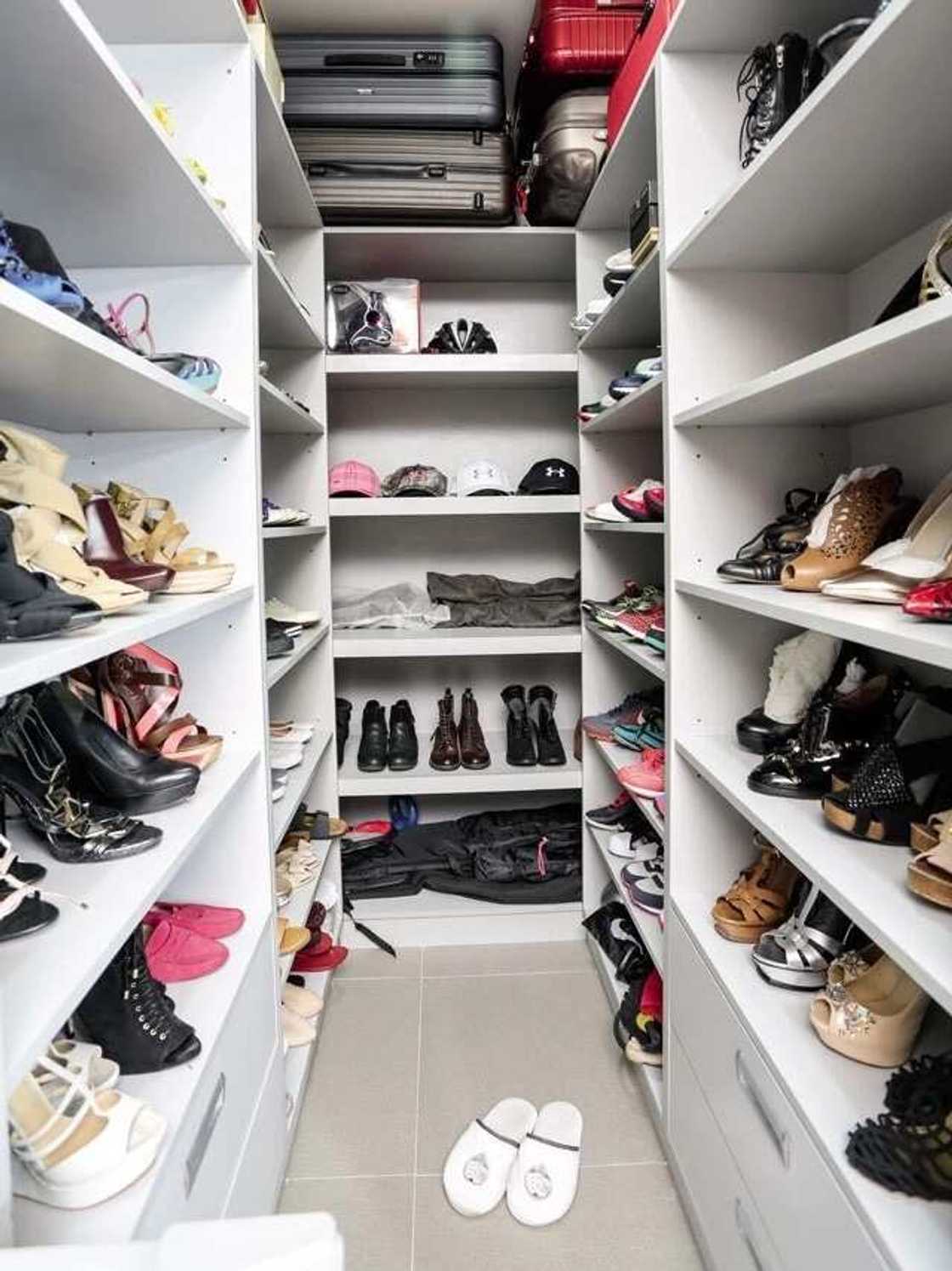 Jennylyn Mercado’s luxurious two-story house in Quezon City Jennylyn Mercado’s luxurious two-story house in Quezon City