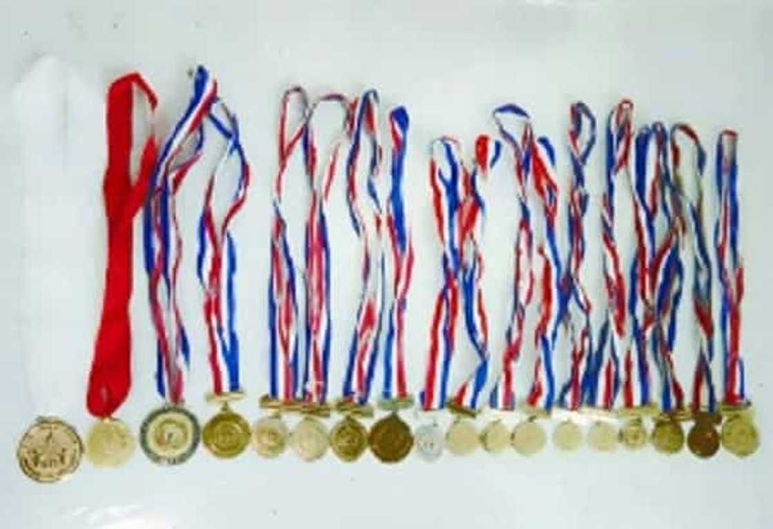 Anak ng OFW na laging mali-mali ang spelling ng pangalan sa ID, nagtapos bilang isang 'cumlaude' Anak ng OFW na laging mali-mali ang spelling ng pangalan sa ID, nagtapos bilang isang 'cumlaude'