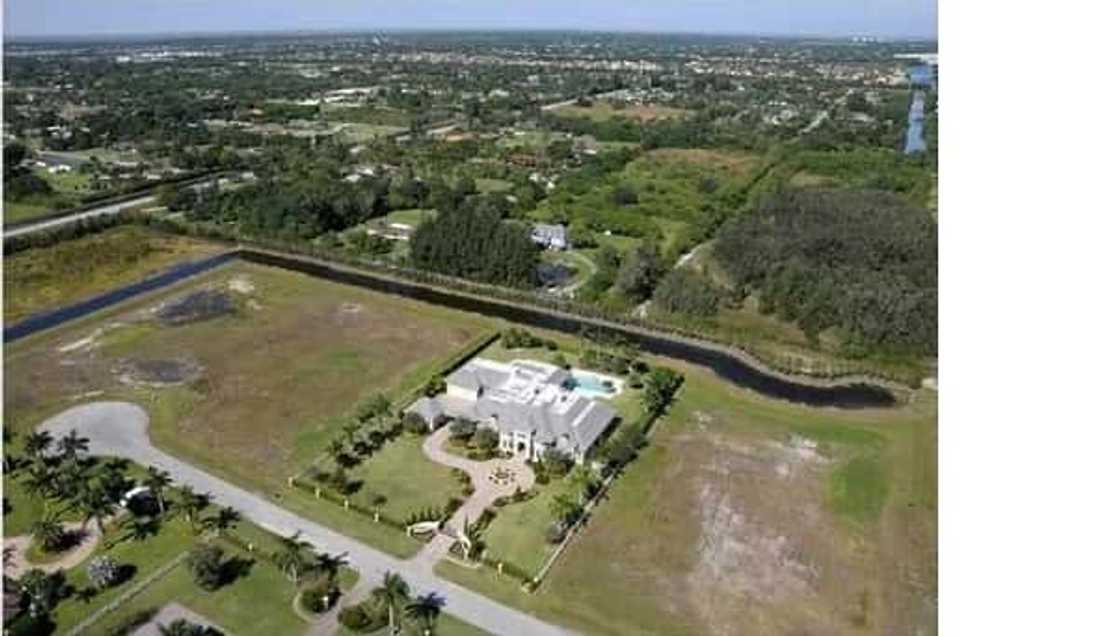 Nakakalula sa ganda! Dwayne ‘The Rock’ Johnson's house tour of his $3.4 million or P170M luxurious mansion Nakakalula sa ganda! Dwayne ‘The Rock’ Johnson's house tour of his $3.4 million or P170M luxurious mansion