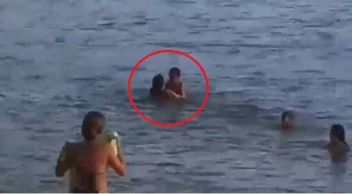 Couple are stuck together while making love in the sea Couple are stuck together while making love in the sea