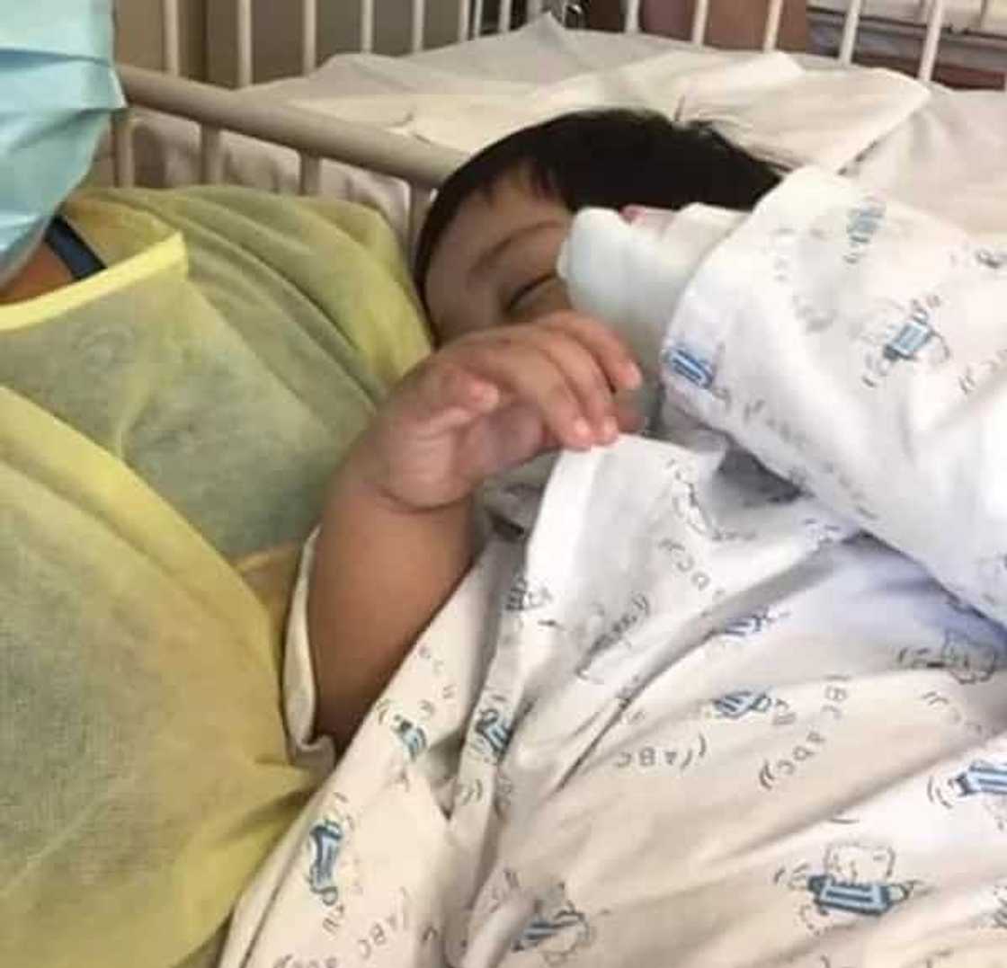 Baby hospitalized for playing with gadgets too much Baby hospitalized for playing with gadgets too much
