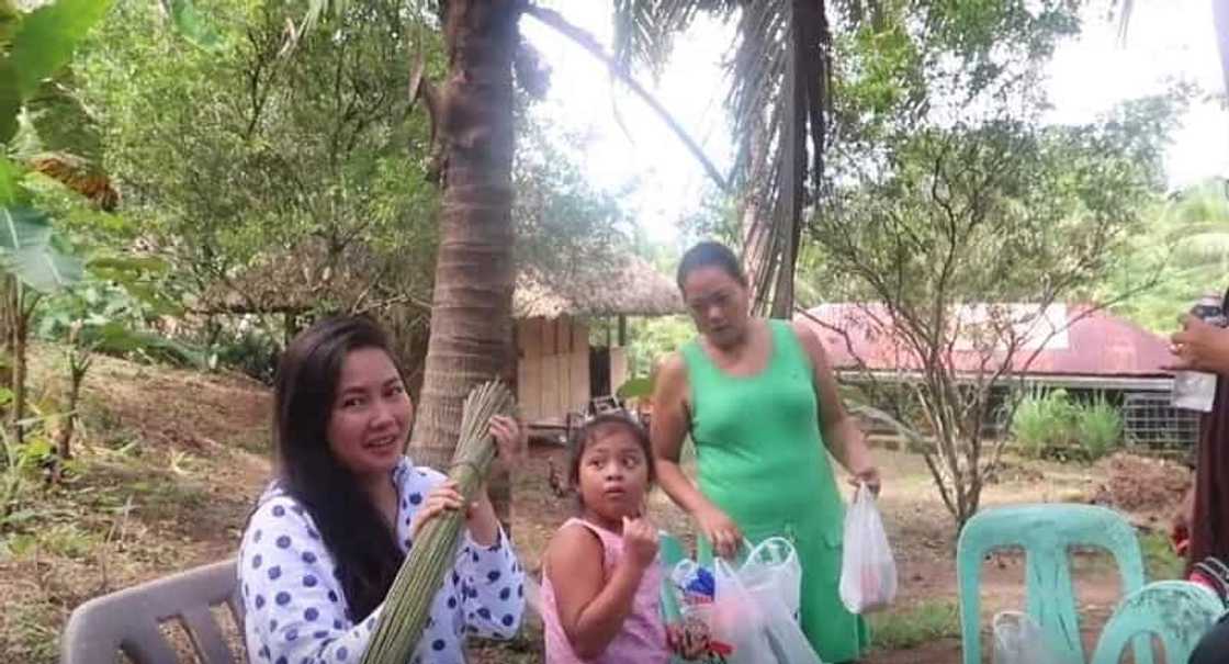 Yeng Constantino shares her simple yet superb provincial life in a vlog Yeng Constantino shares her simple yet superb provincial life in a vlog