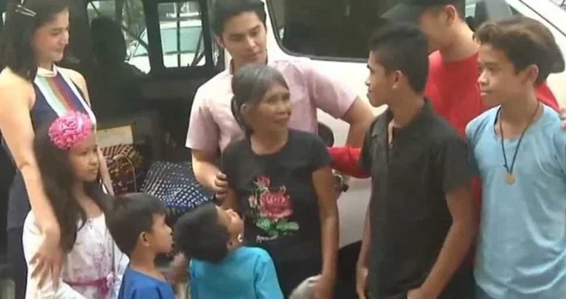 Halos mangiyak-ngiyak siya sa hirap! Anne Curtis experienced selling rags in “It’s Showtime” Lenten special Halos mangiyak-ngiyak siya sa hirap! Anne Curtis experienced selling rags in “It’s Showtime” Lenten special