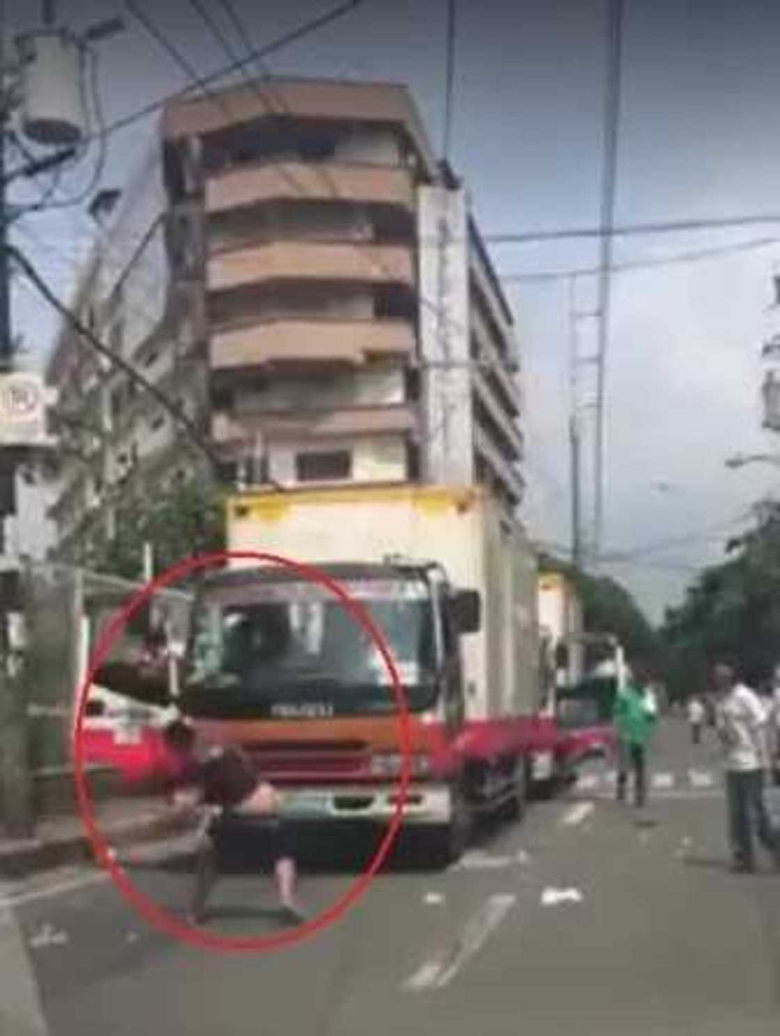 Road rage in Novaliches QC caught on video, went viral Road rage in Novaliches QC caught on video, went viral