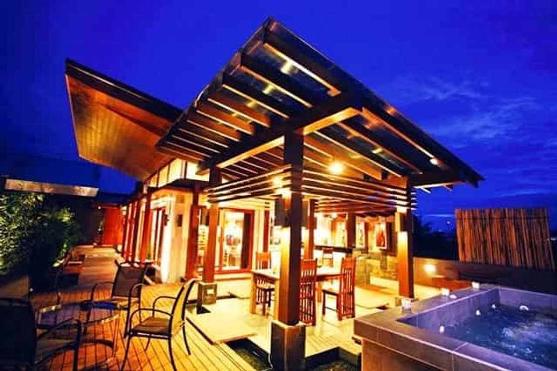 4 Pinakamagarbo at pinakamagandang bahay ng mga sikat na Pinoy celebrities sa Kapuso at Kapamilya 4 Pinakamagarbo at pinakamagandang bahay ng mga sikat na Pinoy celebrities sa Kapuso at Kapamilya