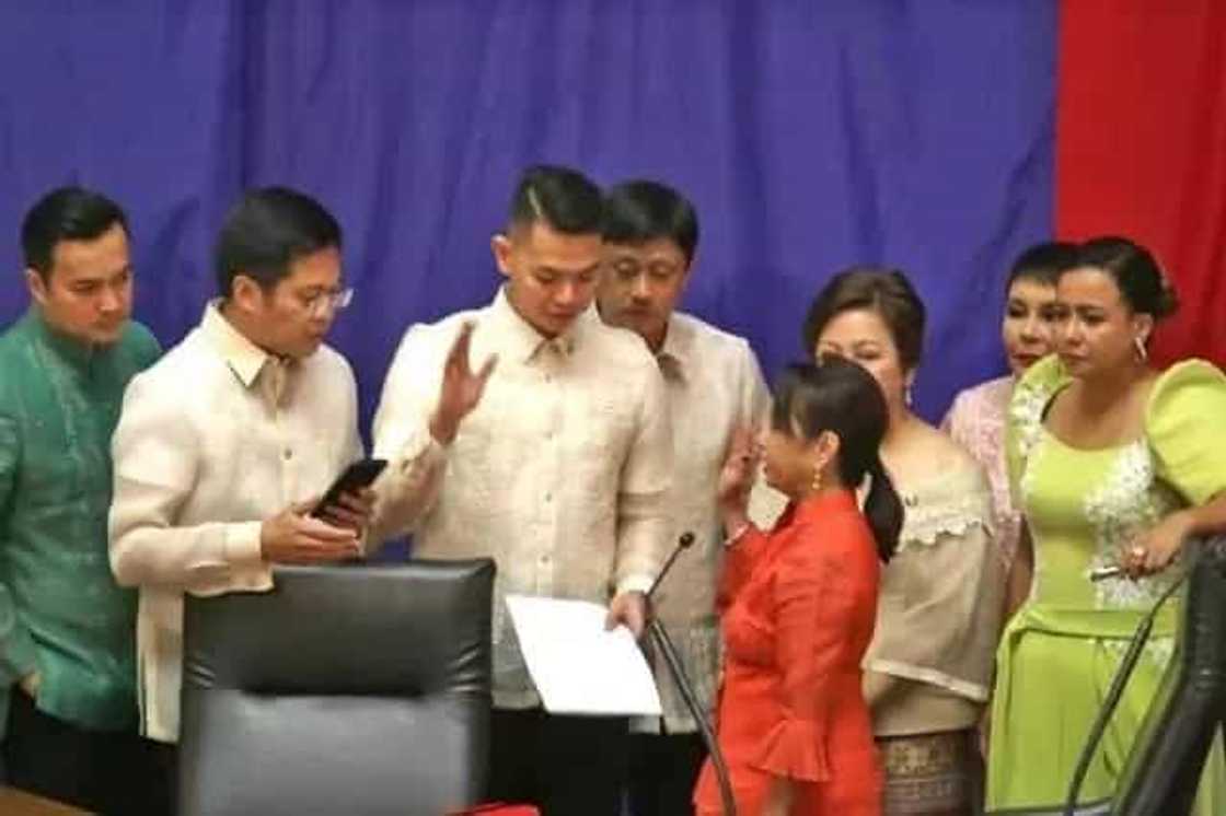 Opposition connect the dots on Gloria Arroyo's speakership to "Prime Minister" under a federal-parliamentary gov't Opposition connect the dots on Gloria Arroyo's speakership to "Prime Minister" under a federal-parliamentary gov't