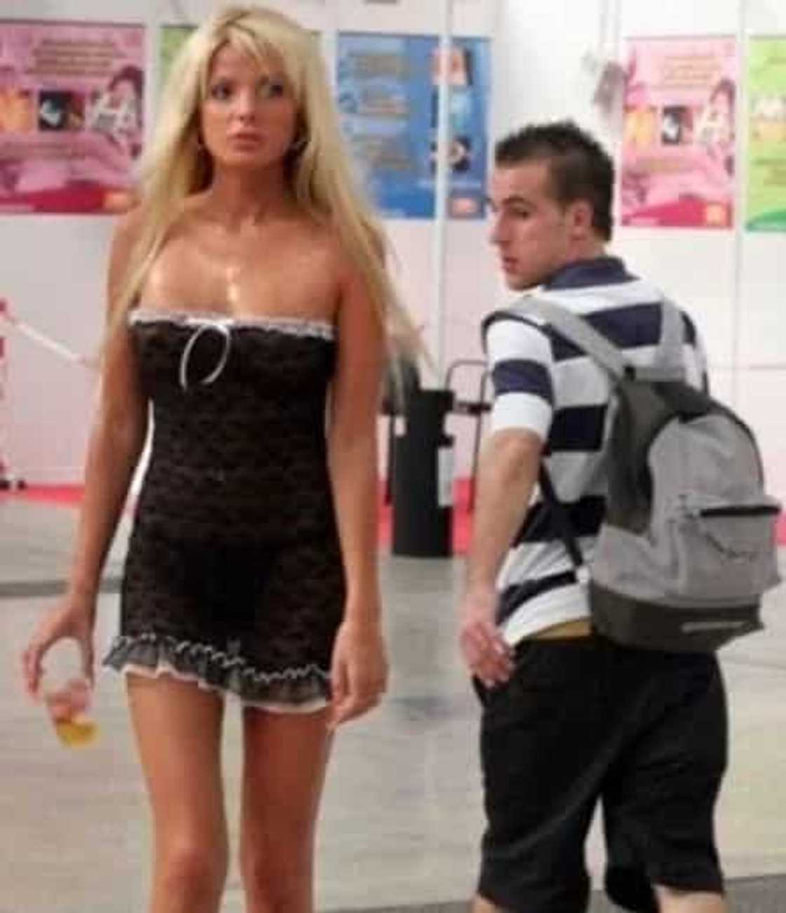 7 photos of guys staring at women's assets 7 photos of guys staring at women's assets