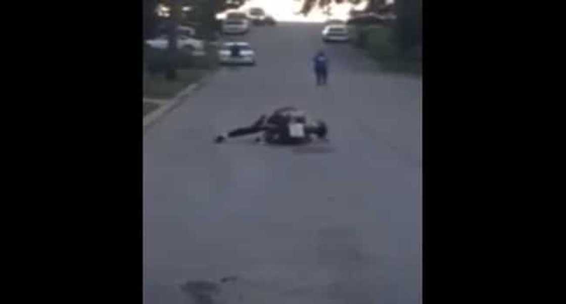 Brave Filipina revenged her in a brutal street fight Brave Filipina revenged her in a brutal street fight