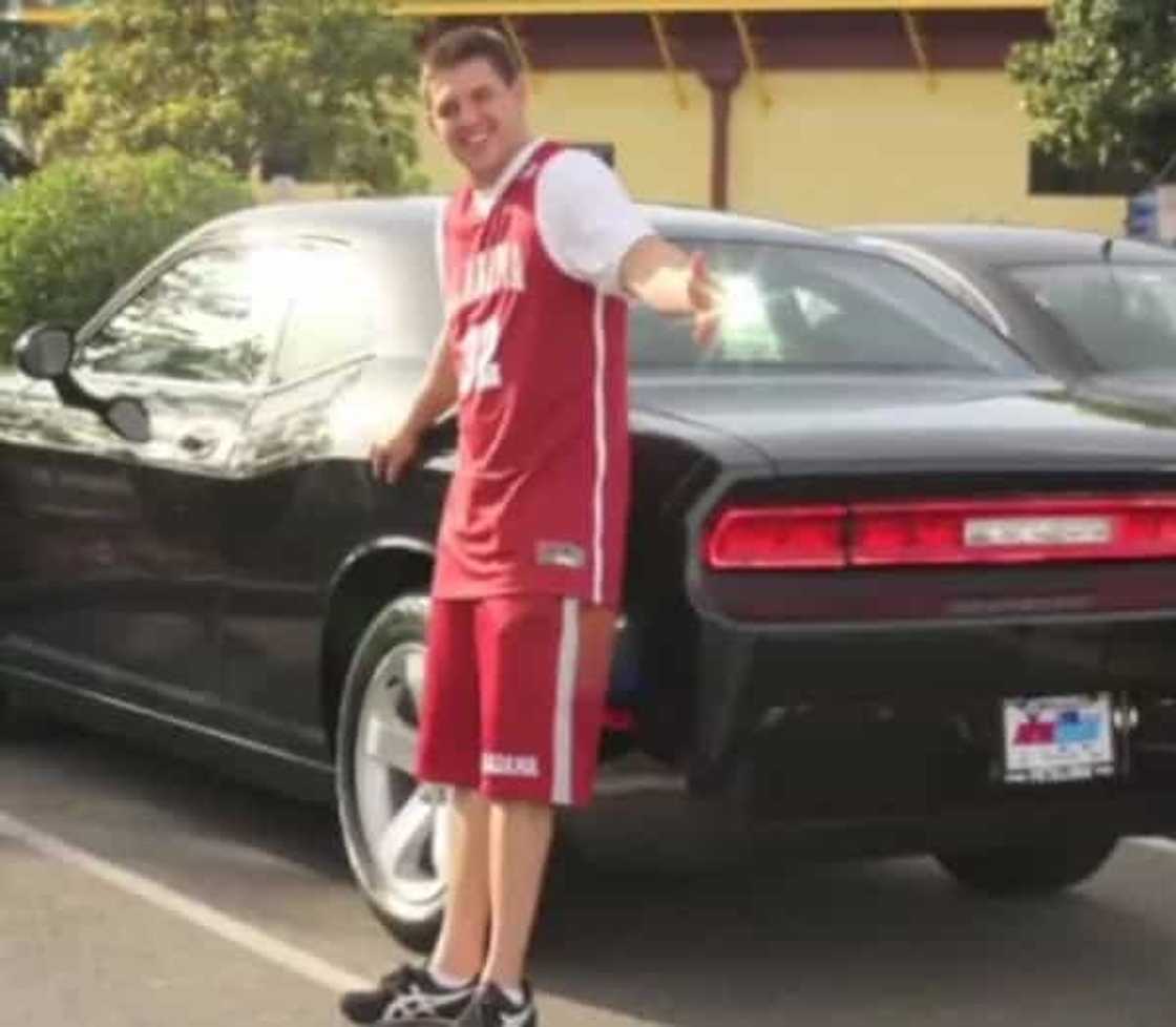 Rich American opts to stay in PH, now working as security guard Rich American opts to stay in PH, now working as security guard