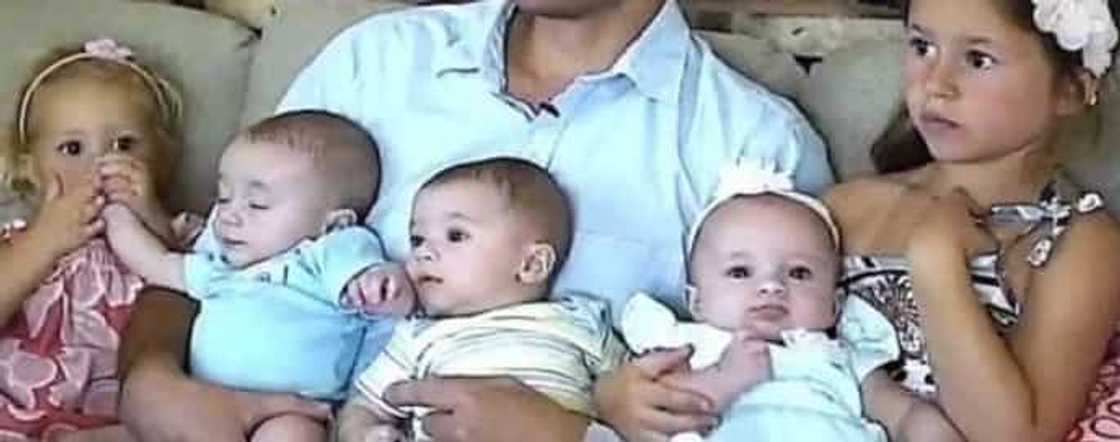 His wife left him with 5 children – when he found her medicine box everything became clear His wife left him with 5 children – when he found her medicine box everything became clear