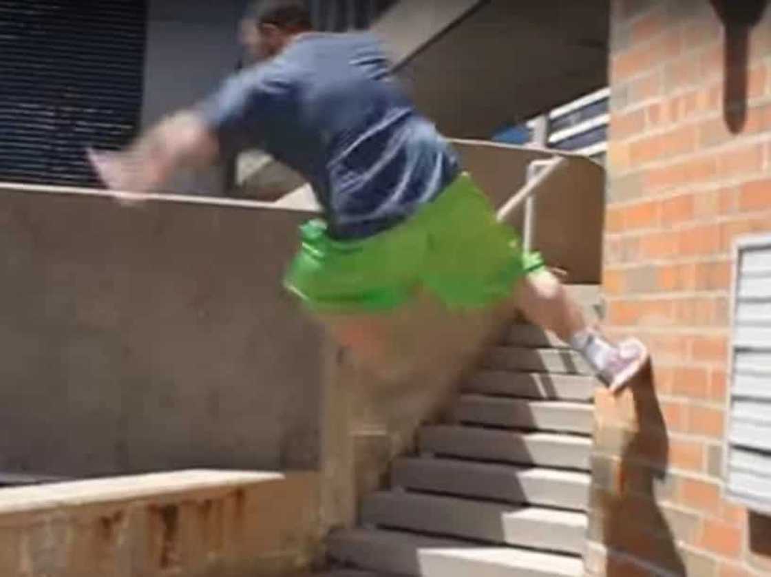 Fat Guy Shows Off His Unbelievable Parkour And Kung-Fu Skills Fat Guy Shows Off His Unbelievable Parkour And Kung-Fu Skills