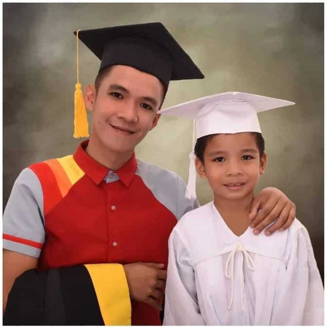 Super daddy talaga! Single dad, proud na ibinahagi ang pictures nila ng anak na naka toga Super daddy talaga! Single dad, proud na ibinahagi ang pictures nila ng anak na naka toga